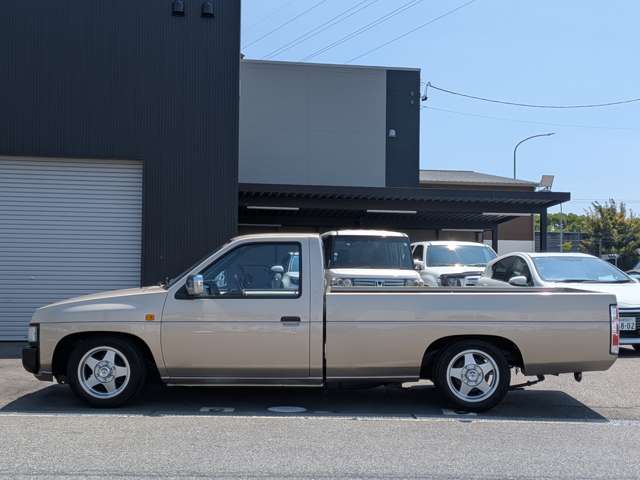 1992 Nissan Datsun – thumbnail 4