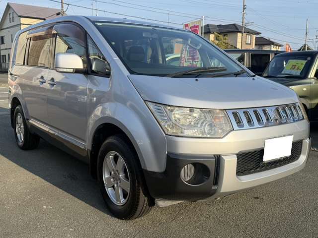 2010 Mitsubishi Delica D:5 – thumbnail 3
