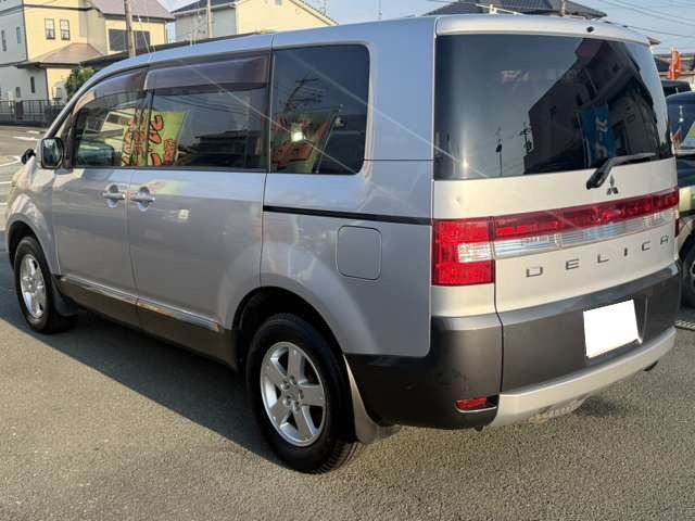 2010 Mitsubishi Delica D:5 – thumbnail 4
