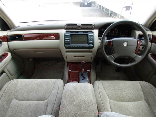 2001 Toyota Crown Majesta – thumbnail 2