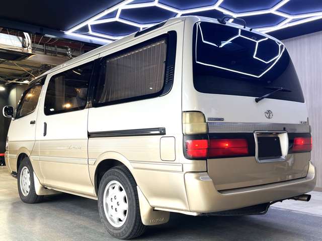 1995 Toyota Hiace – thumbnail 2