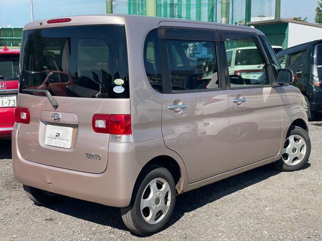 2010 Daihatsu Tanto – thumbnail 2