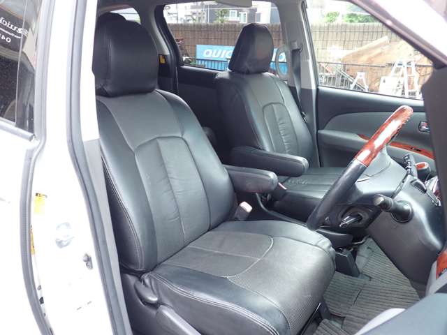 2010 Toyota Estima – thumbnail 4