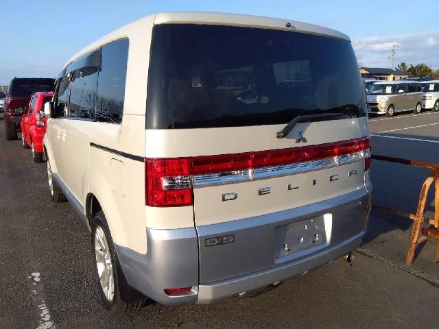 2007 Mitsubishi Delica D:5 – thumbnail 2