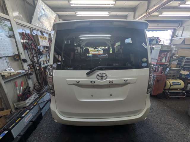 2007 Toyota Voxy – thumbnail 4