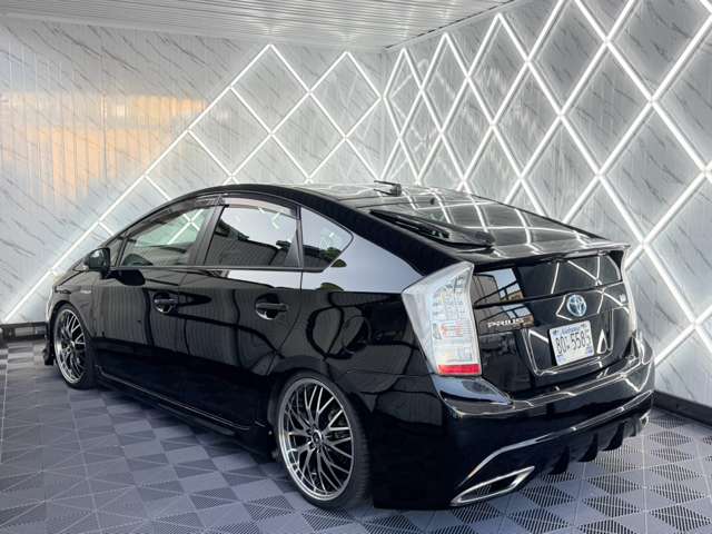 2010 Toyota Prius – thumbnail 2