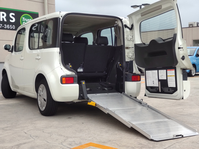 2010 Nissan Cube – thumbnail 2