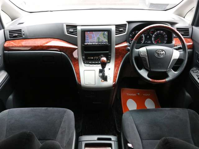 2010 Toyota Vellfire – thumbnail 4