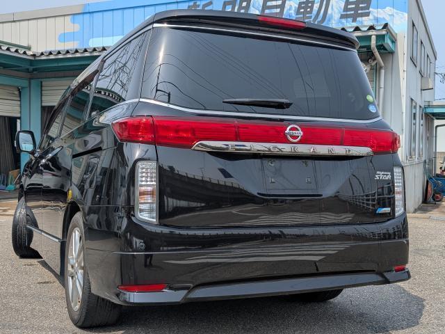2010 Nissan Elgrand – thumbnail 3