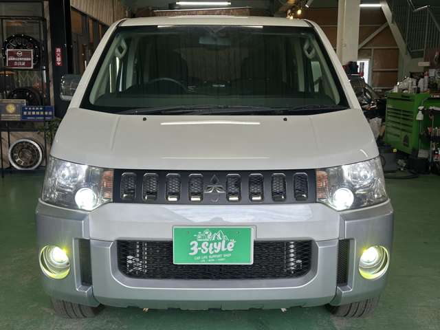 2010 Mitsubishi Delica D:5 – thumbnail 2