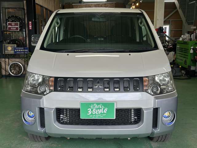 2010 Mitsubishi Delica D:5 – thumbnail 3