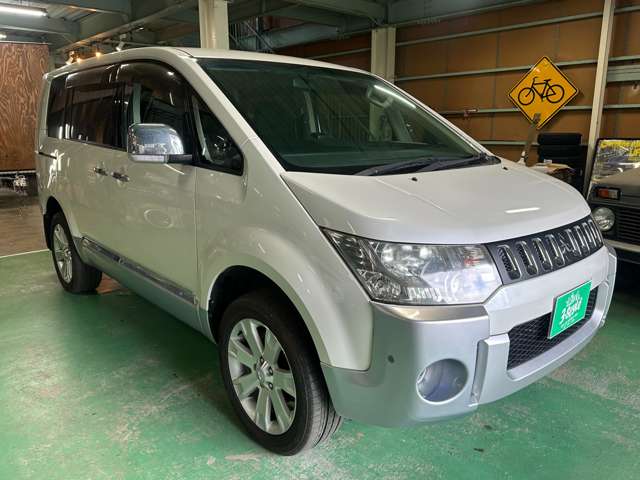 2010 Mitsubishi Delica D:5 – thumbnail 4