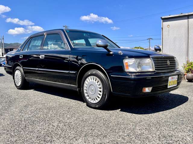 1998 Toyota Crown Sedan – thumbnail 3