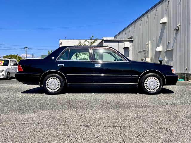 1998 Toyota Crown Sedan – thumbnail 4