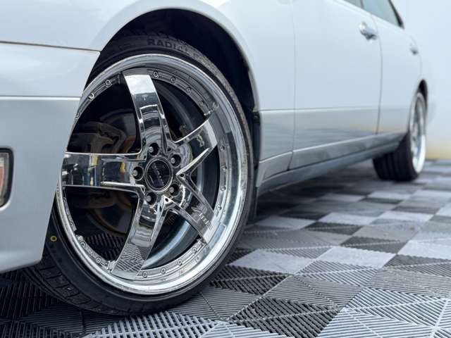 1997 Nissan Cedric – thumbnail 3