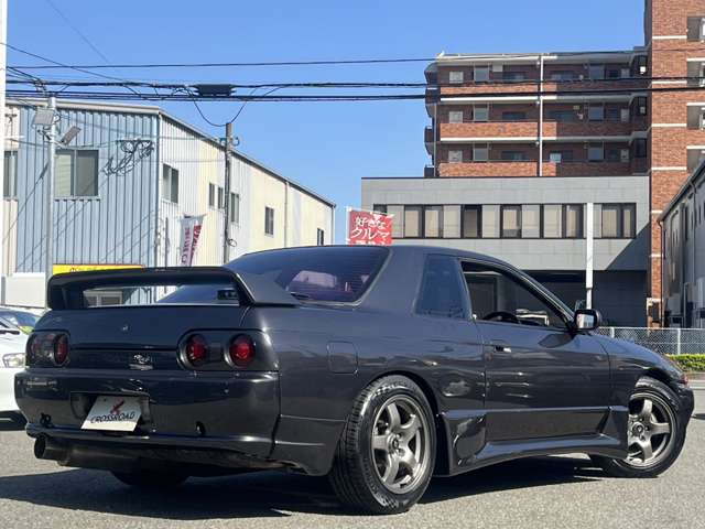 1990 Nissan Skyline Coupe – thumbnail 2