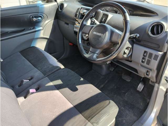 2010 Daihatsu Tanto – thumbnail 3