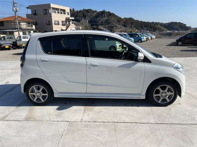 2009 Daihatsu Mira – thumbnail 4