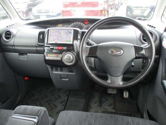 2010 Daihatsu Tanto – thumbnail 3