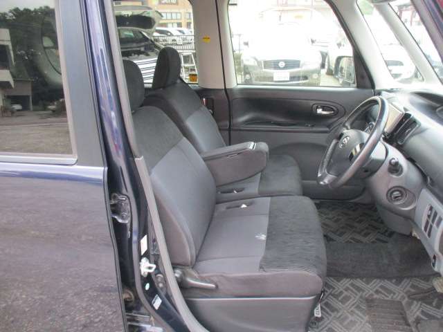 2010 Daihatsu Tanto – thumbnail 4
