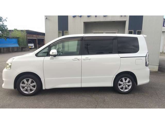 2008 Toyota Voxy – thumbnail 4