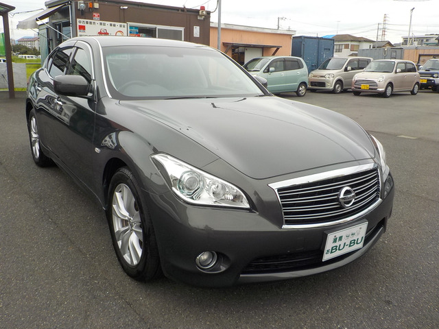 2009 Nissan Fuga – thumbnail 2