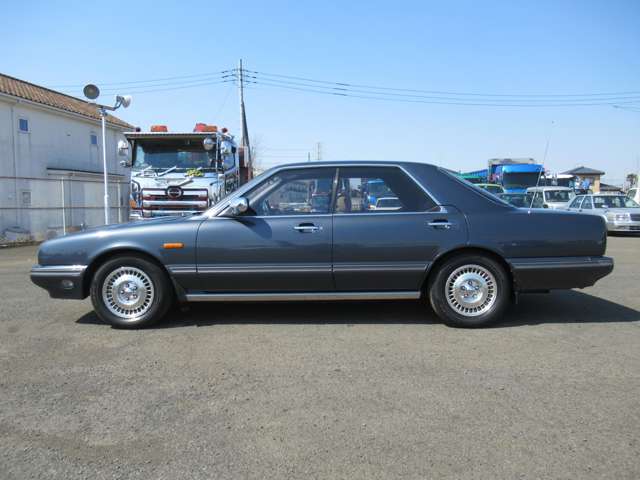 1991 Nissan Cima – thumbnail 4
