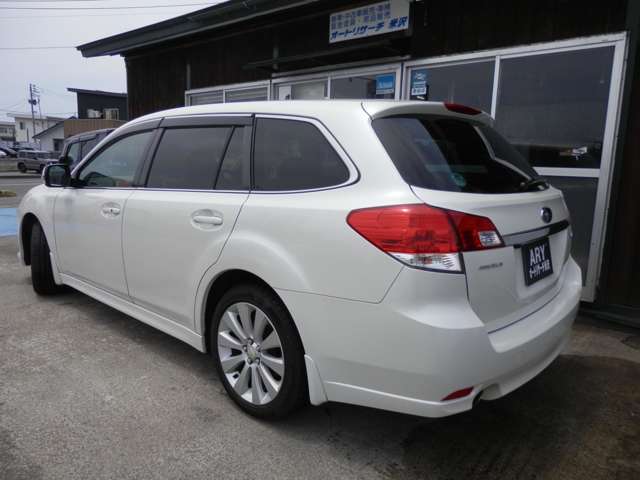 2010 Subaru Legacy Touring Wagon – thumbnail 4