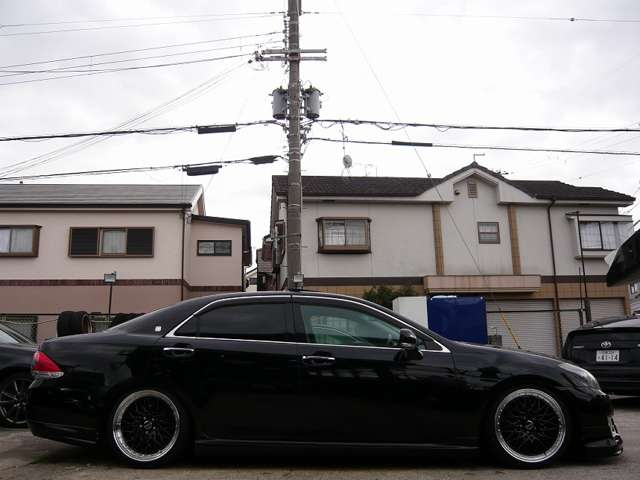 2010 Toyota Crown Athlete – thumbnail 2