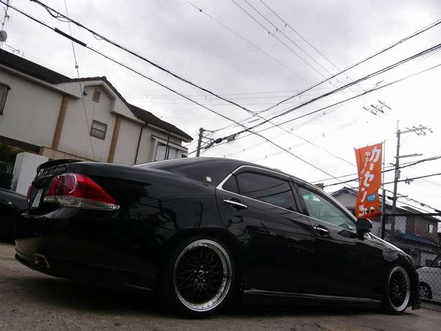2010 Toyota Crown Athlete – thumbnail 3
