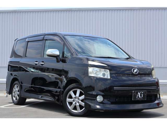 2010 Toyota Voxy – thumbnail 2