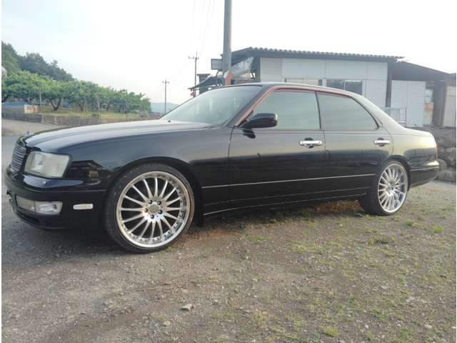 1997 Nissan Gloria – thumbnail 4