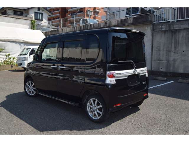 2010 Daihatsu Tanto – thumbnail 3