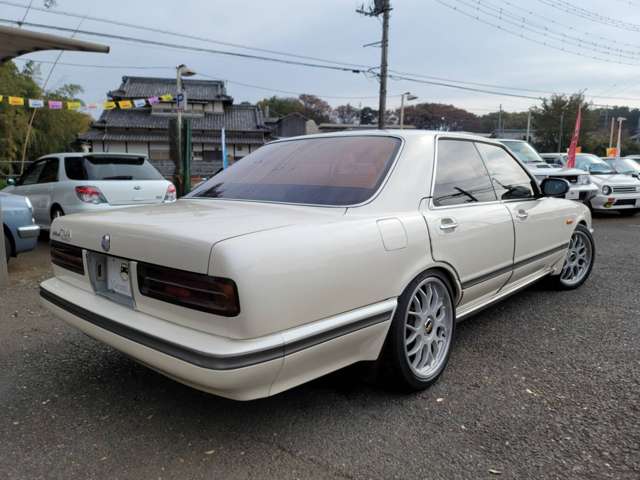 1990 Nissan Cima – thumbnail 2
