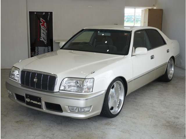 1998 Toyota Crown Majesta – thumbnail 2