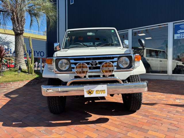 2002 Toyota Land Cruiser 70 – thumbnail 2