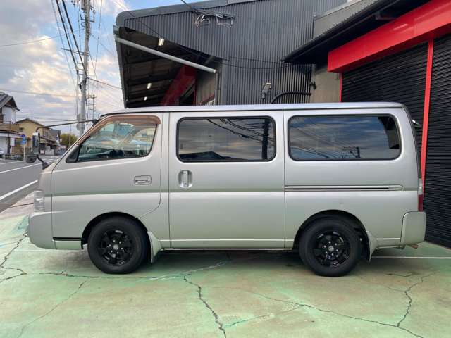 2005 Nissan Caravan Coach – thumbnail 3
