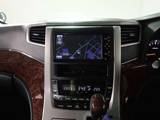 2010 Toyota Vellfire – thumbnail 2