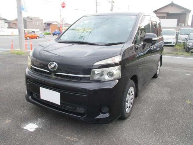 2010 Toyota Voxy – thumbnail 3