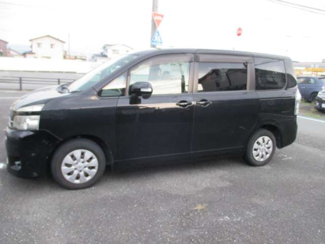 2010 Toyota Voxy – thumbnail 4