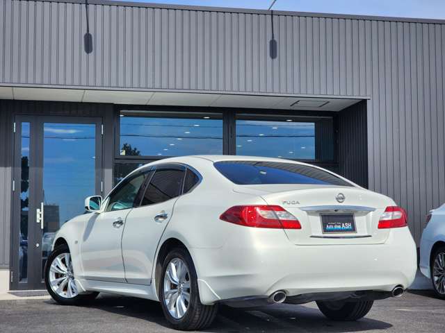 2010 Nissan Fuga – thumbnail 4