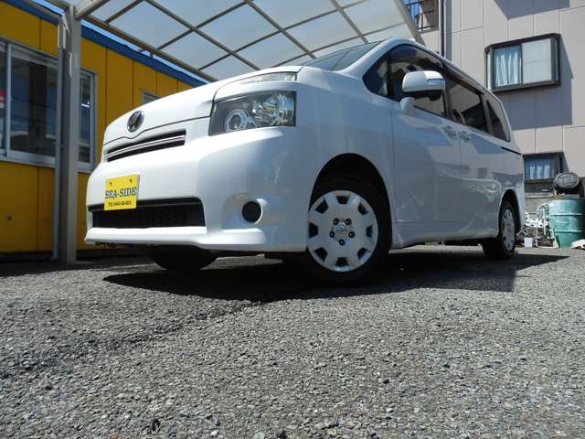 2009 Toyota Voxy – thumbnail 3