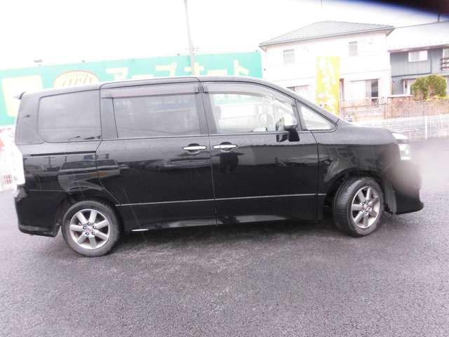 2009 Toyota Voxy – thumbnail 2
