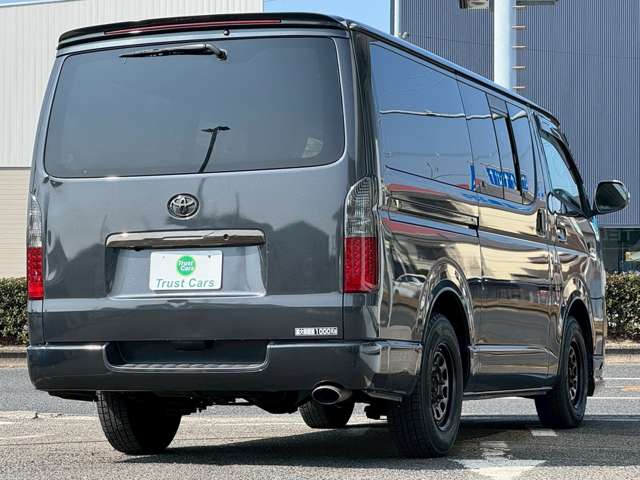 2005 Toyota Regius Ace – thumbnail 2
