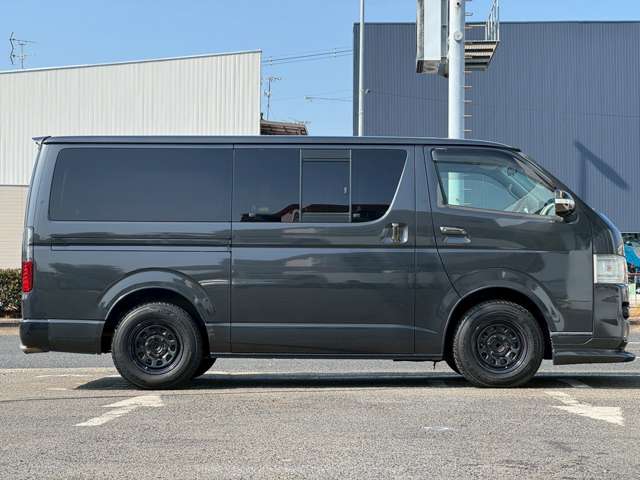 2005 Toyota Regius Ace – thumbnail 4