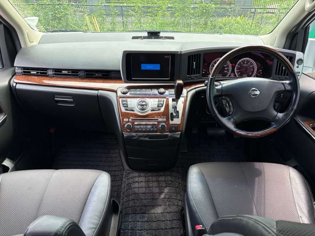 2007 Nissan Elgrand – thumbnail 4