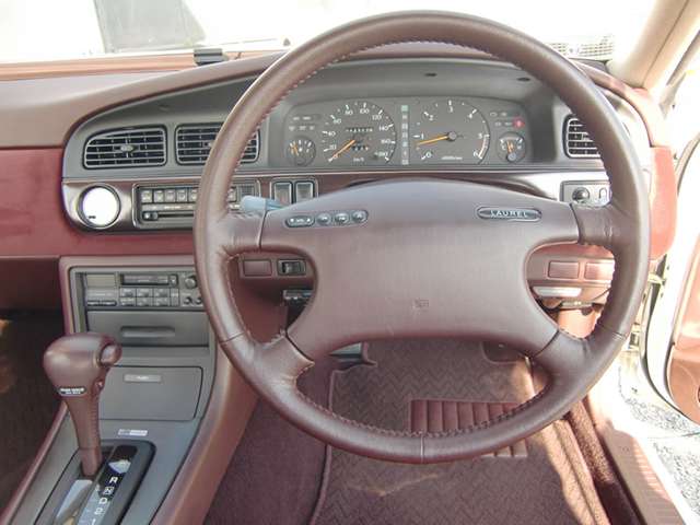 1991 Nissan Laurel – thumbnail 2