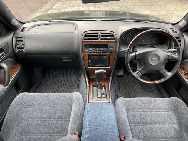 1997 Nissan Gloria – thumbnail 3