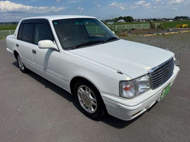 2003 Toyota Crown Sedan – thumbnail 3
