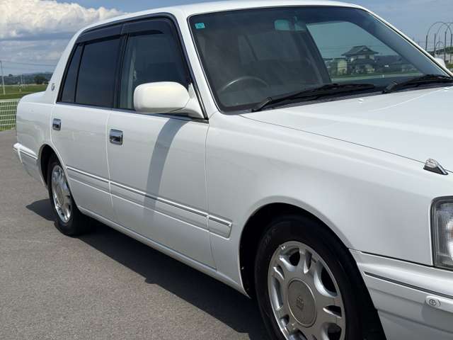 2003 Toyota Crown Sedan – thumbnail 4